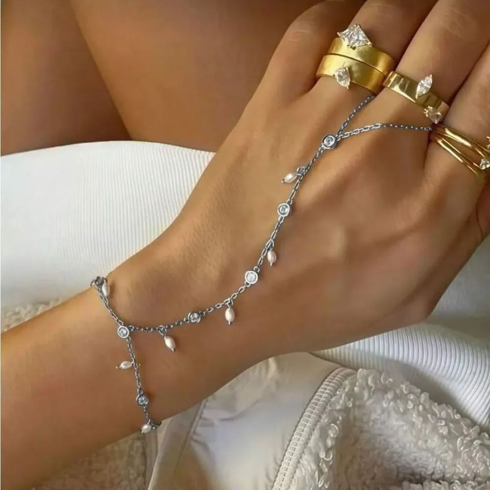 Crystal hand chain M1752